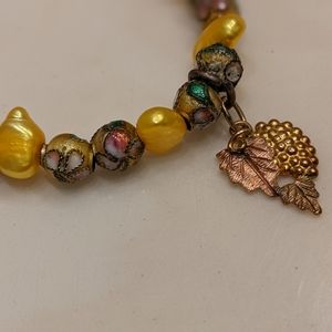 Stretchy stone bracelet with rose gold leaf